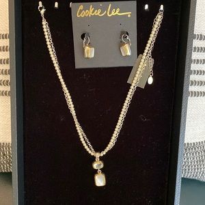 NWT Womens Cookie Lee Genuine MOP Necklace & Earrings